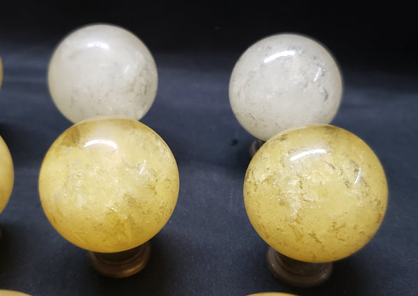 24 Vintage MCM Ruth Richmond Style Lucite Cabinet/Furniture Knobs GS00042