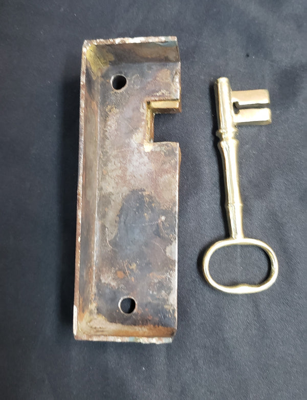 Restored Right Side Carpenter Lock Set w/ Key & Keeper  5" x  4 1/4" GS00300