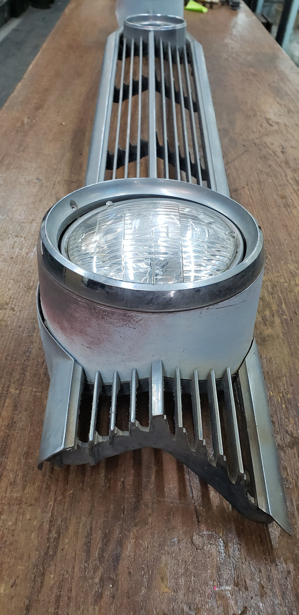 1962 Buick Lesabre Right & Left Front Grille Assembly & Lights GS00351