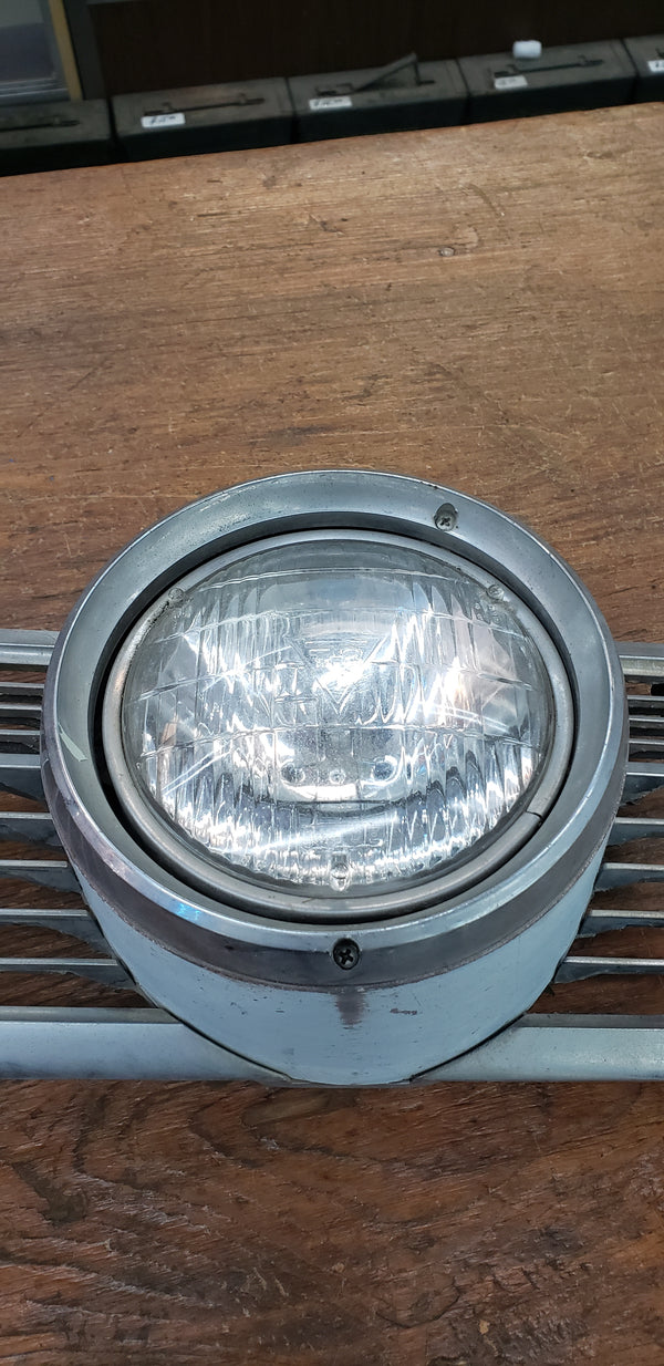 1962 Buick Lesabre Right & Left Front Grille Assembly & Lights GS00351
