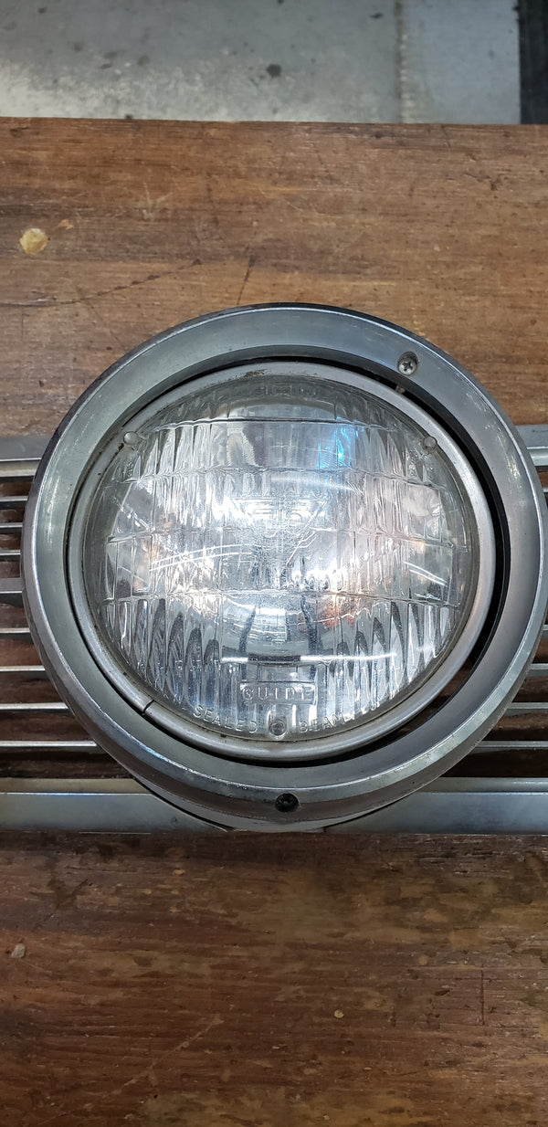 1962 Buick Lesabre Right & Left Front Grille Assembly & Lights GS00351