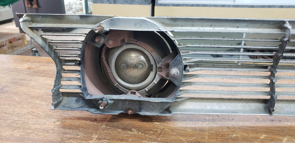 1962 Buick Lesabre Right & Left Front Grille Assembly & Lights GS00351