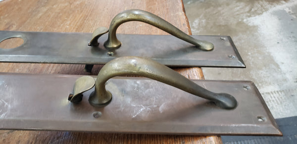 Pair of Large Brass Door Backplates with Thumb Latch & Curved Handles GS00449