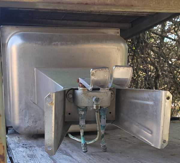 Free Standing Stainless Steel Industrial Sink 42 1/2" x 21" W x 19 1/2 GS00568