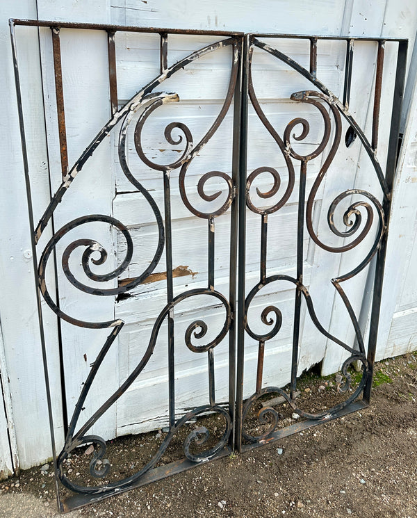 Hand-Wrought Antique Iron Gate GA20437