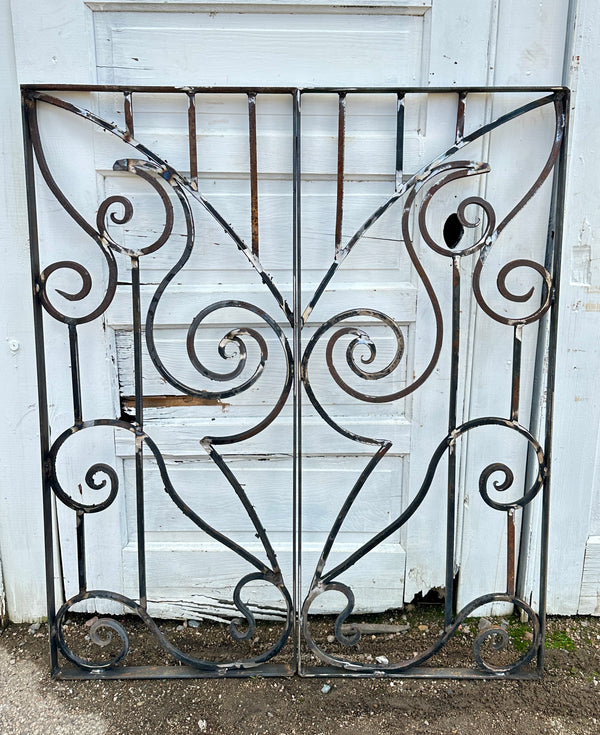 Hand-Wrought Antique Iron Gate GA20437