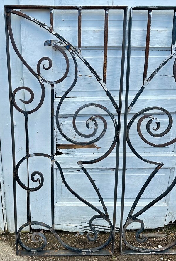 Hand-Wrought Antique Iron Gate GA20437