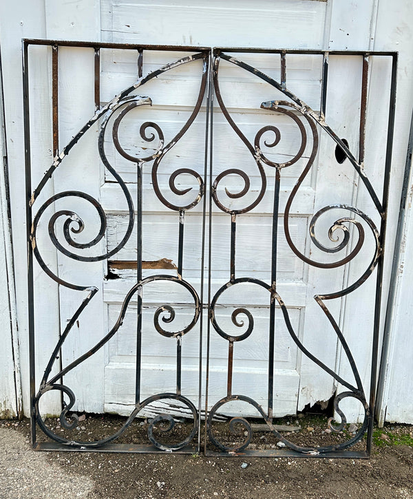 Hand-Wrought Antique Iron Gate GA20437