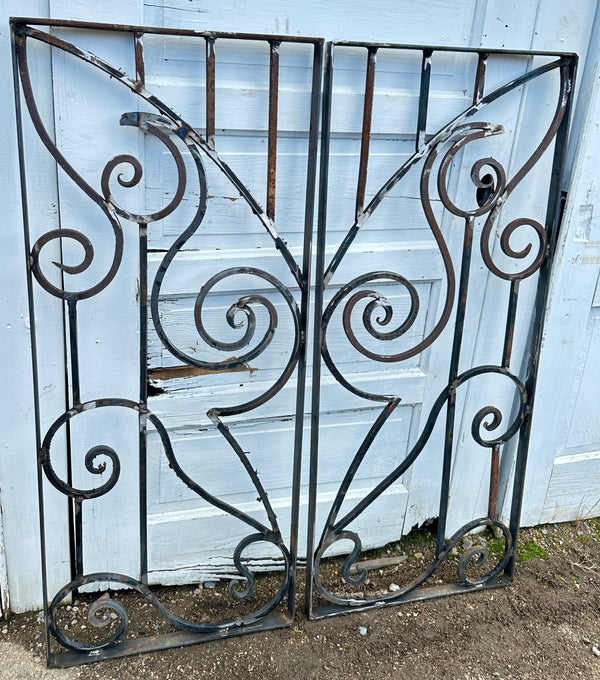 Hand-Wrought Antique Iron Gate GA20437