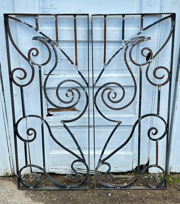 Hand-Wrought Antique Iron Gate GA20437