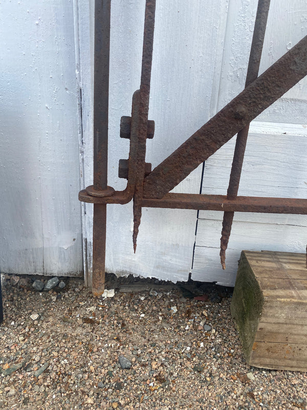 Antique Iron Gate GS20229 - 32" wide x 30 3/4" tall