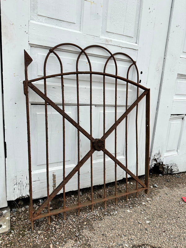 Antique Iron Hairpin Garden Gate w/ Flower Medallion GA20247