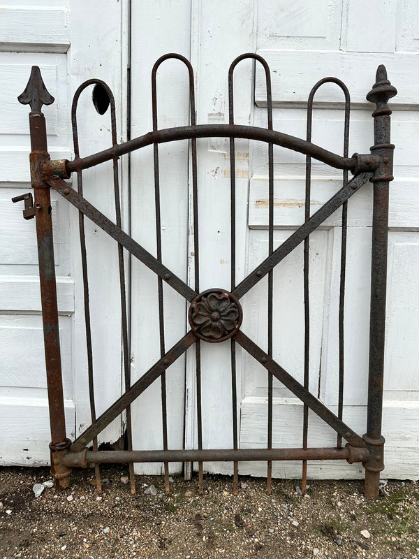 Antique Iron Hairpin Garden Gate w/ Flower Medallion GA20250