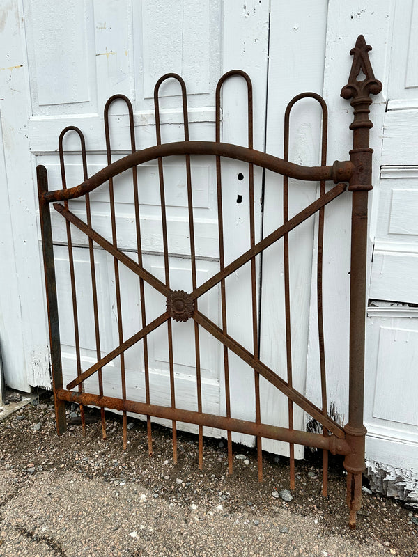 Antique Iron Hairpin Garden Gate w/ Sunflower Medallion GA20260