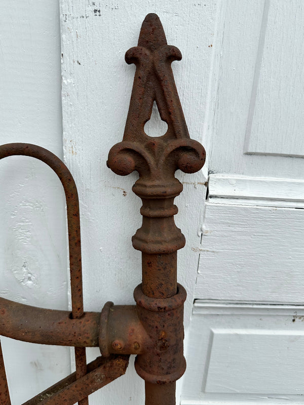 Antique Iron Hairpin Garden Gate w/ Sunflower Medallion GA20260