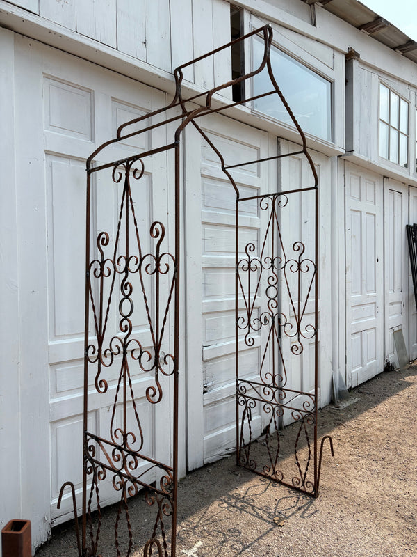 Iron Artisan Arbor w/ Stakes GS6037