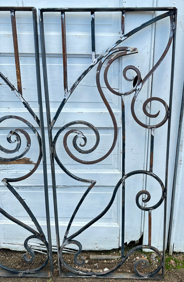 Hand-Wrought Antique Iron Gate GA20437