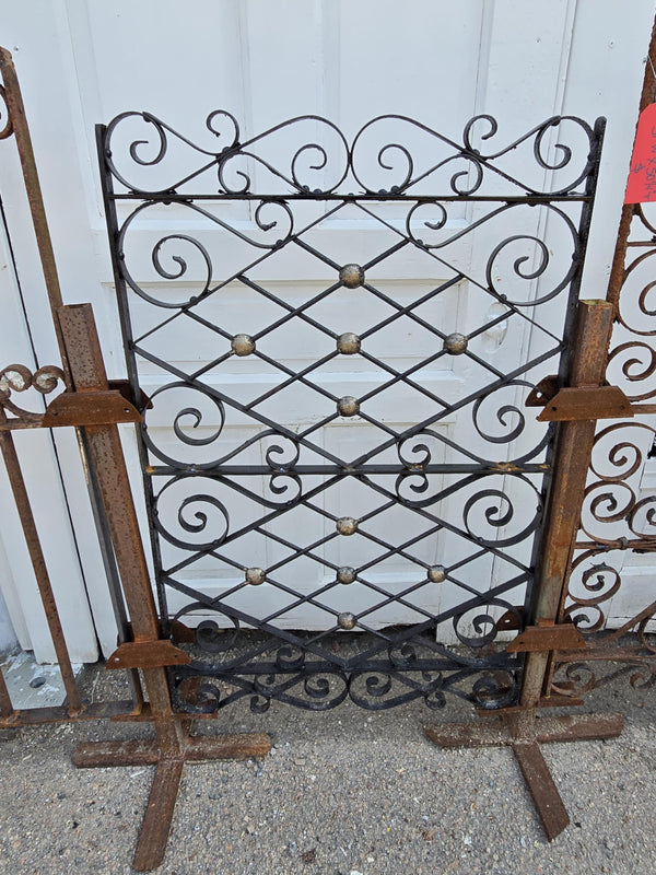 Antique Scrolled Iron Gate GAM0457