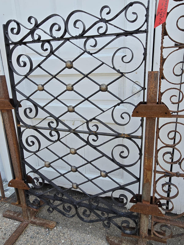 Antique Scrolled Iron Gate GAM0457
