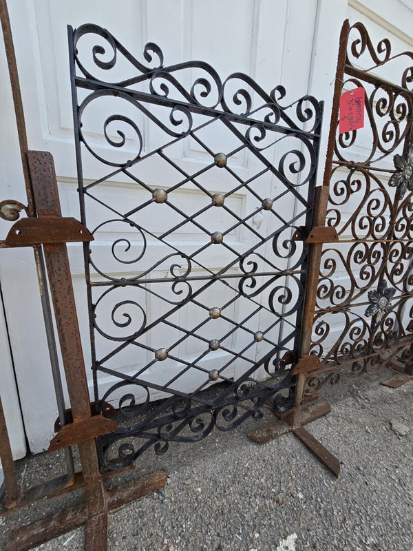 Antique Scrolled Iron Gate GAM0457