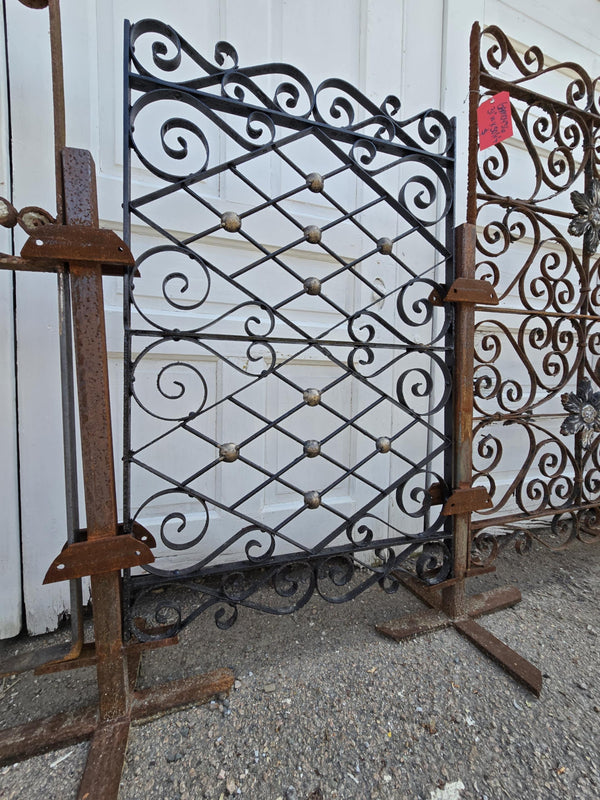 Antique Scrolled Iron Gate GAM0457
