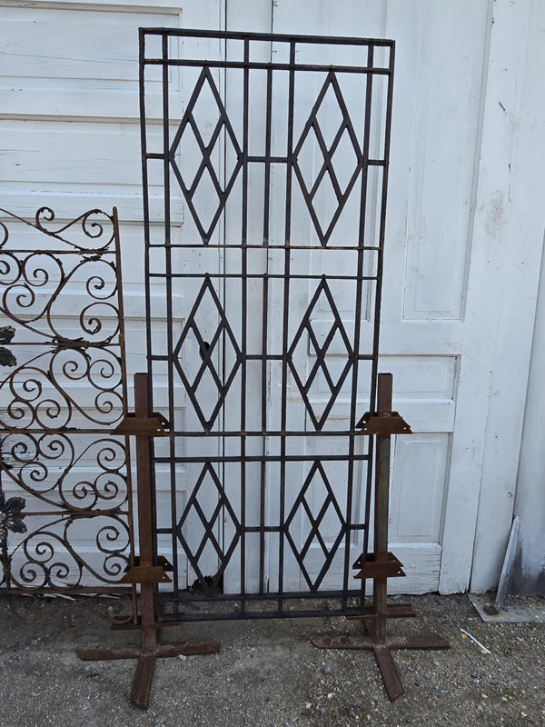 Antique Geometric Iron Gate GAM0455