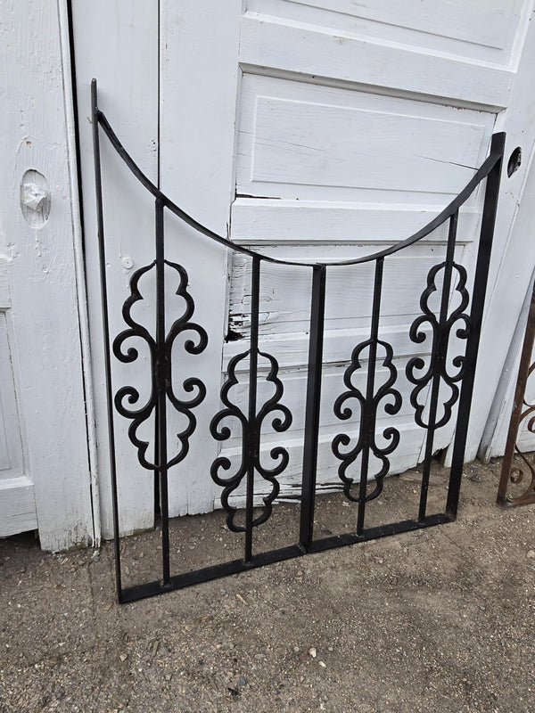 Crescent Top Iron Garden Gate w/ 4 Interior Medallions GAM0469