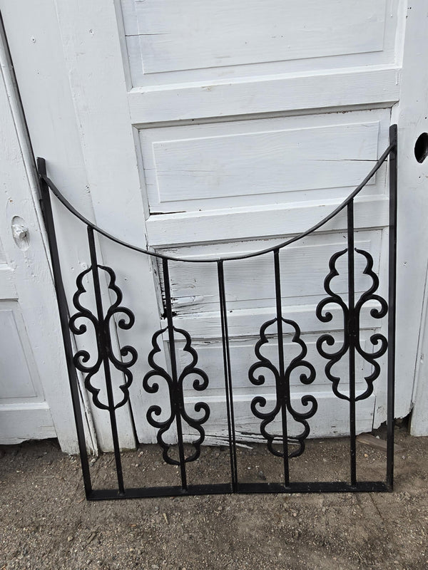 Crescent Top Iron Garden Gate w/ 4 Interior Medallions GAM0469