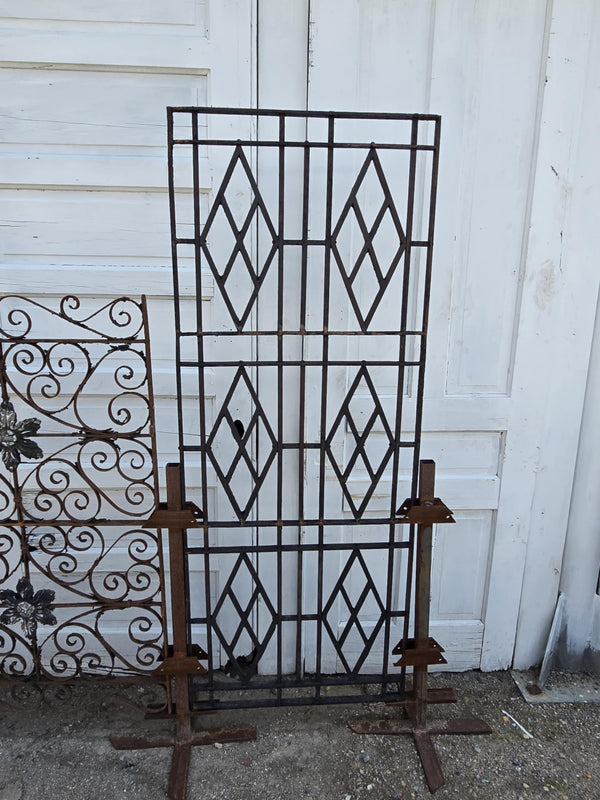 Antique Geometric Iron Gate GAM0455