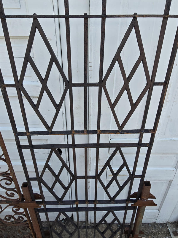 Antique Geometric Iron Gate GAM0455
