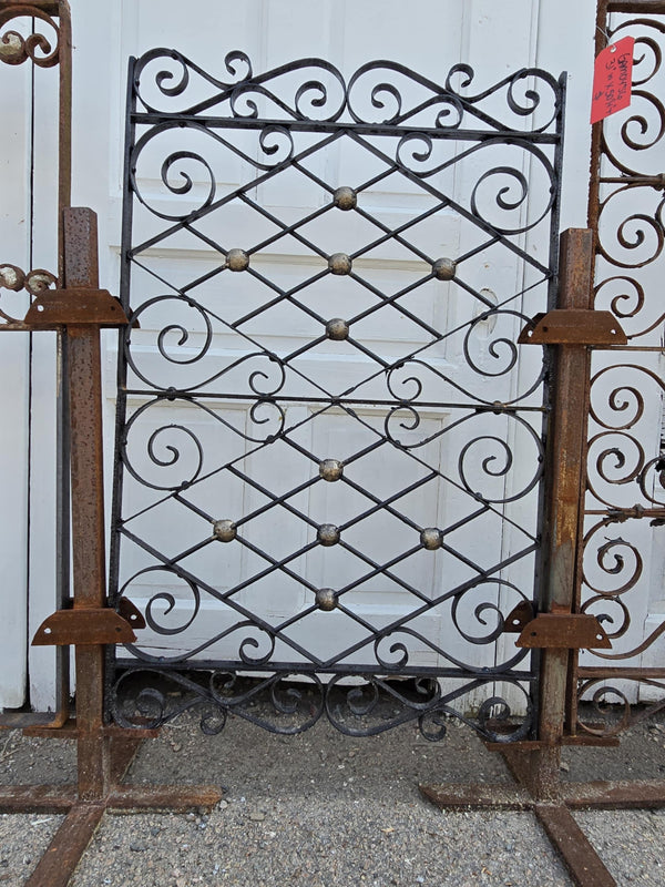 Antique Scrolled Iron Gate GAM0457