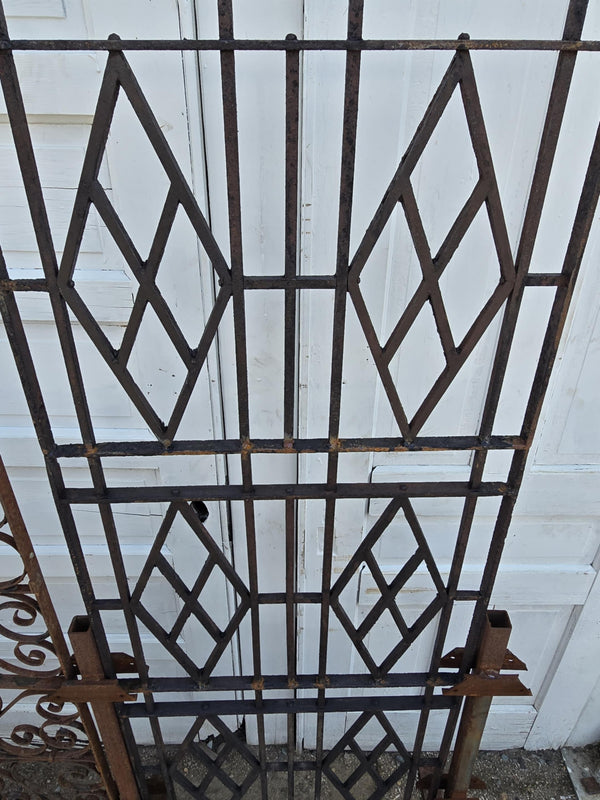 Antique Geometric Iron Gate GAM0455