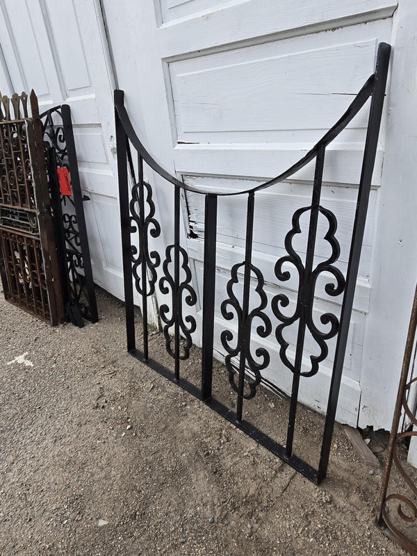 Crescent Top Iron Garden Gate w/ 4 Interior Medallions GAM0469