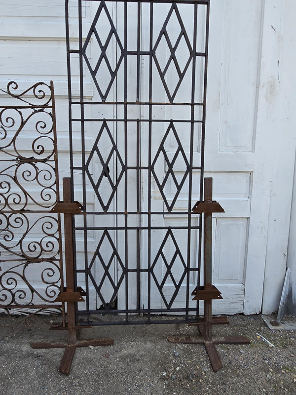 Antique Geometric Iron Gate GAM0455