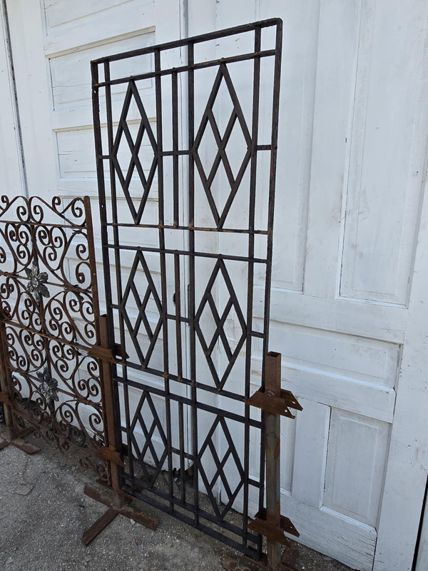 Antique Geometric Iron Gate GAM0455