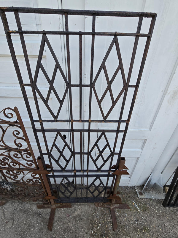 Antique Geometric Iron Gate GAM0455