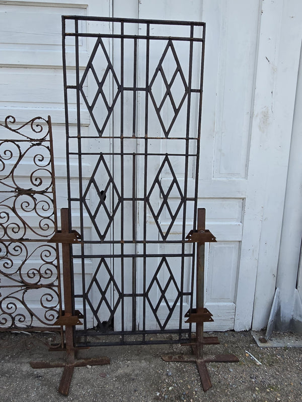 Antique Geometric Iron Gate GAM0455