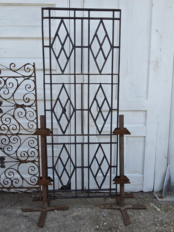 Antique Geometric Iron Gate GAM0455