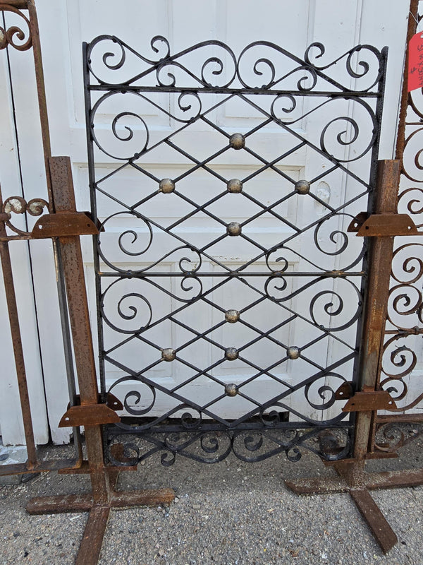 Antique Scrolled Iron Gate GAM0457