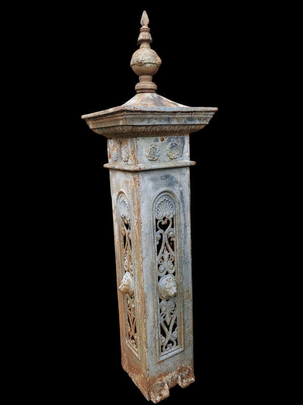 Traditional Victorian Lion Fence/ Gate Post GAM0159