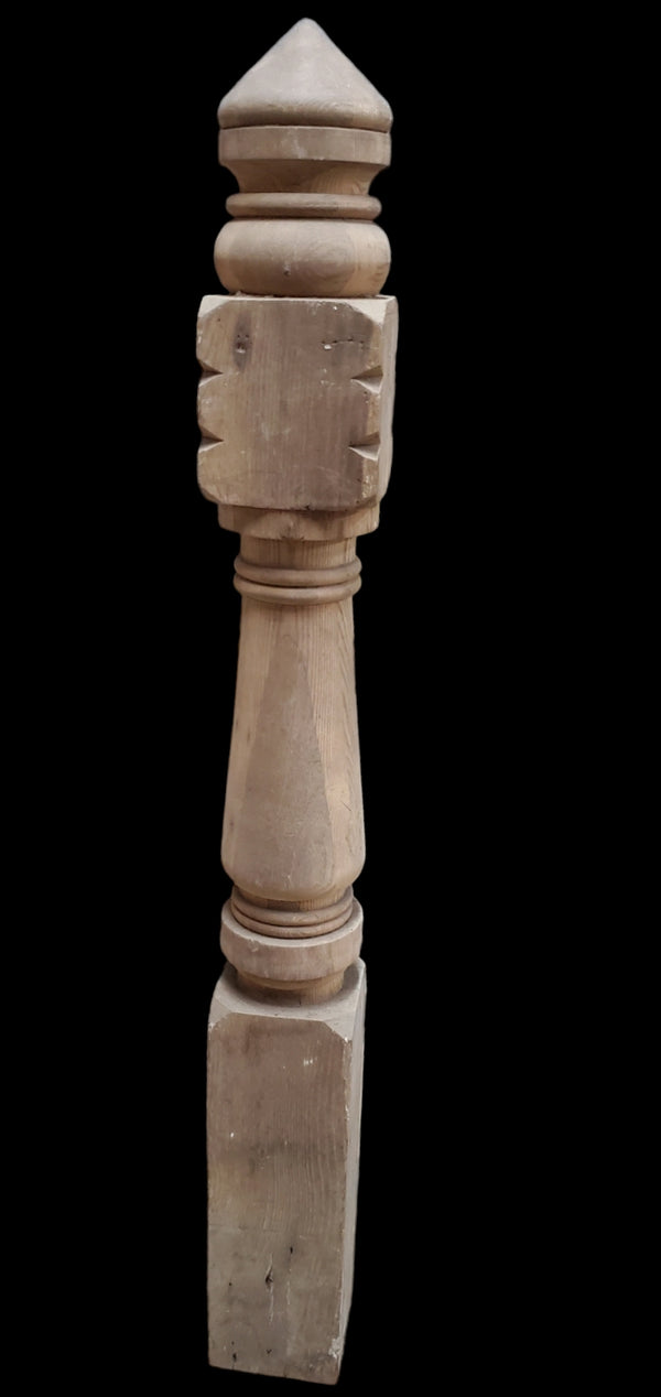 Solid Turned & Carved Oak Newel Post GAM0260