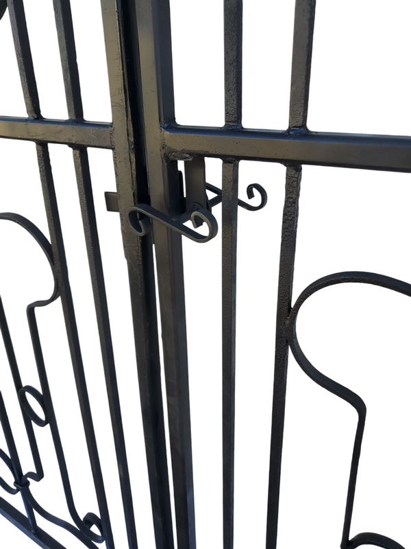 Double Gates with Posts *GAM0183