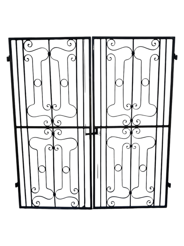 Double Gates with Posts *GAM0183