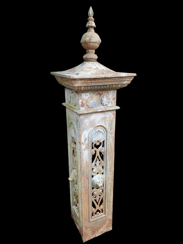 Traditional Victorian Lion Fence/ Gate Post GAM0159