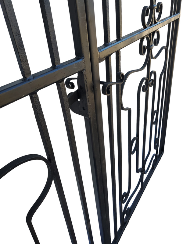 Double Gates with Posts *GAM0183