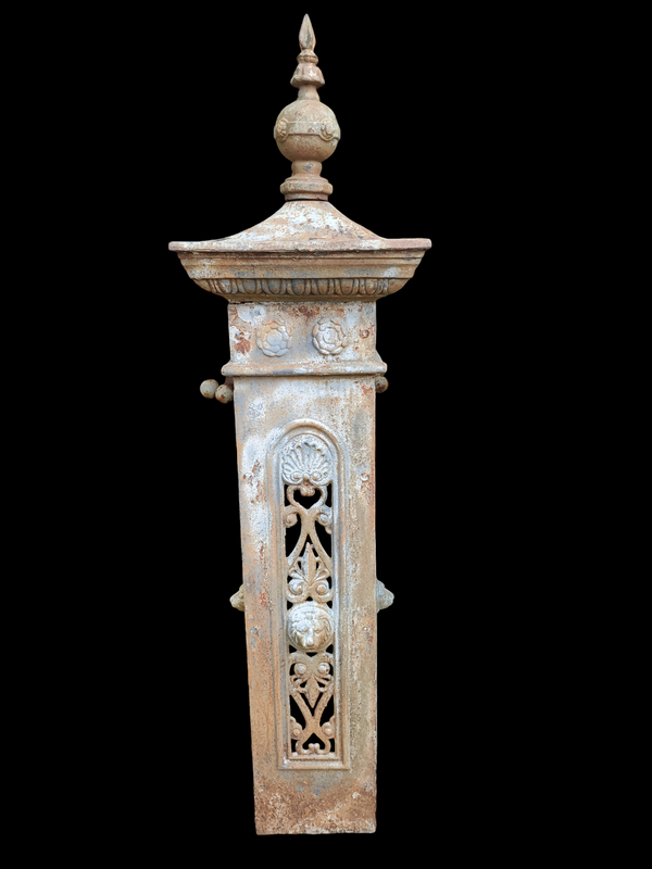 Traditional Victorian Lion Fence/ Gate Post GAM0159