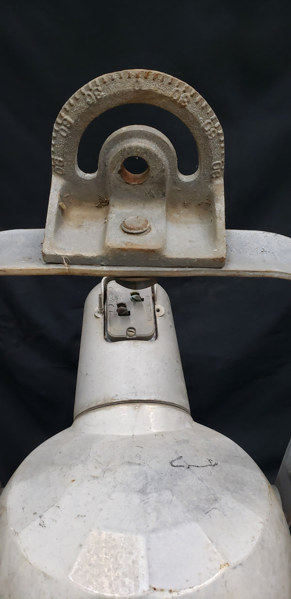 G.E. 1500 Watt Heat Treated Spot Light with Bracket #GA9025