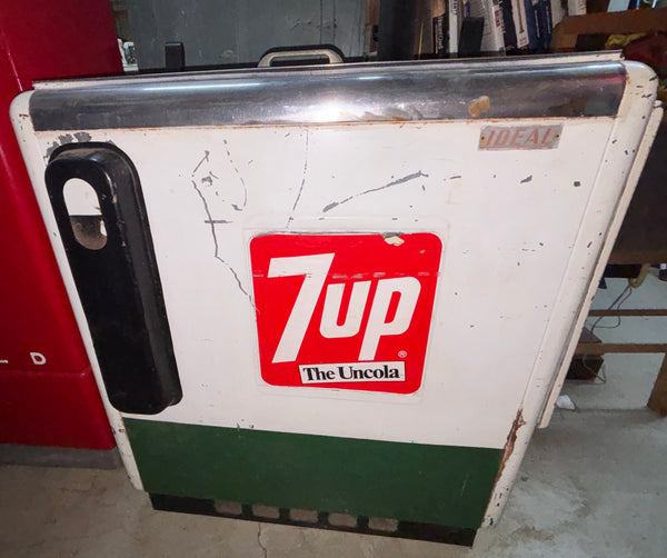 Vintage 7 Up Machine GA21352