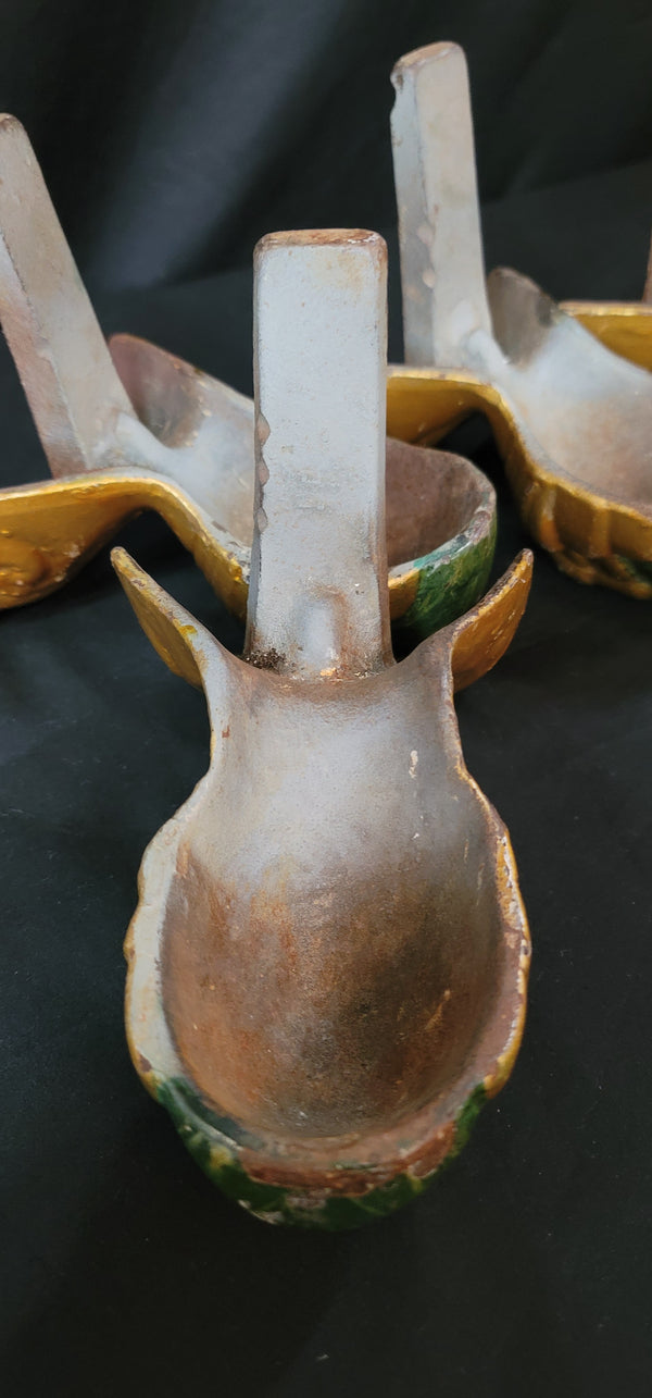 Set of 4 Painted Cast Iron Bathtub or Furniture Claw Feet GS00786