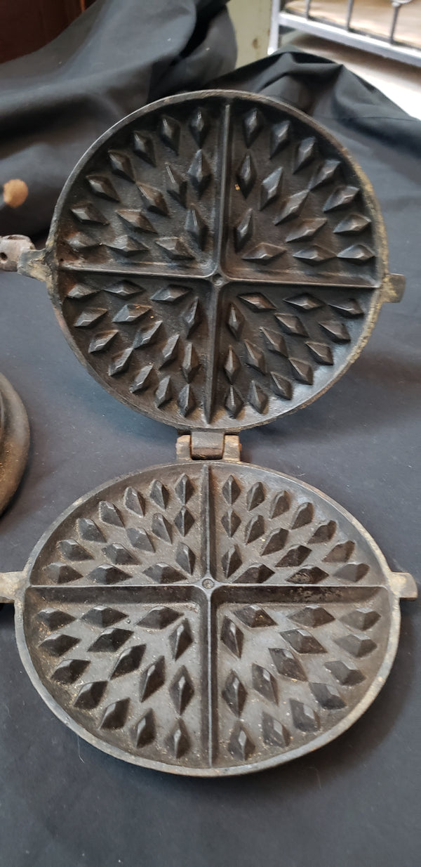 1800's A.G. Patton Model 7/8 Cast Iron Flip Flop Waffle Iron w/ Base GS01077